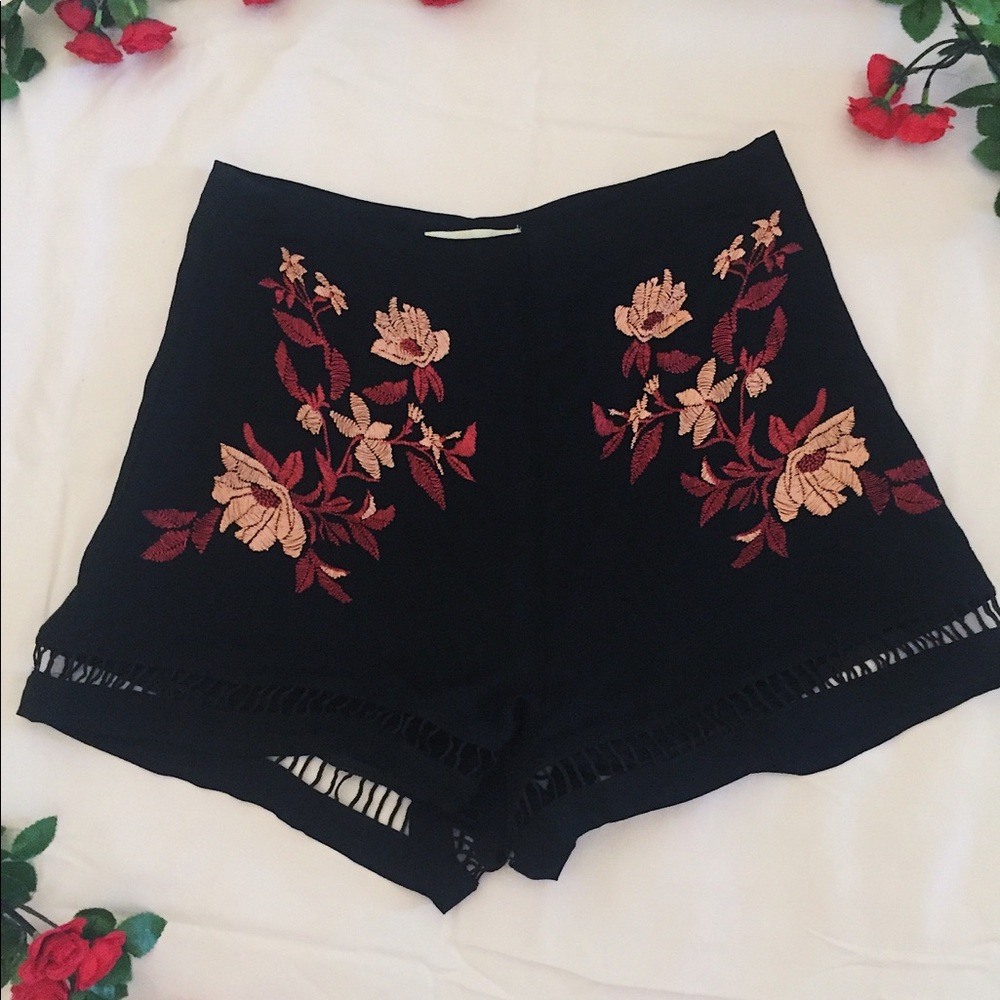 Faux emboldened flowers High waisted shorts